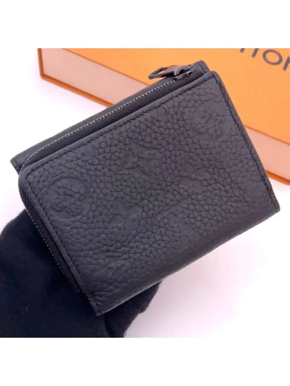 Louis Vuitton Portefeuille Pilot Trifold Wallet Black Taurillon